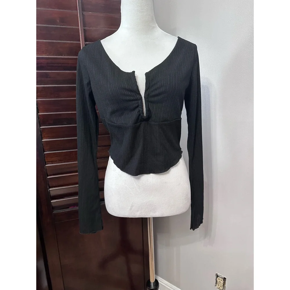 Astr The Label Womens Crop Top Black Pullover Long Sleeve Notch Neck Goth L New